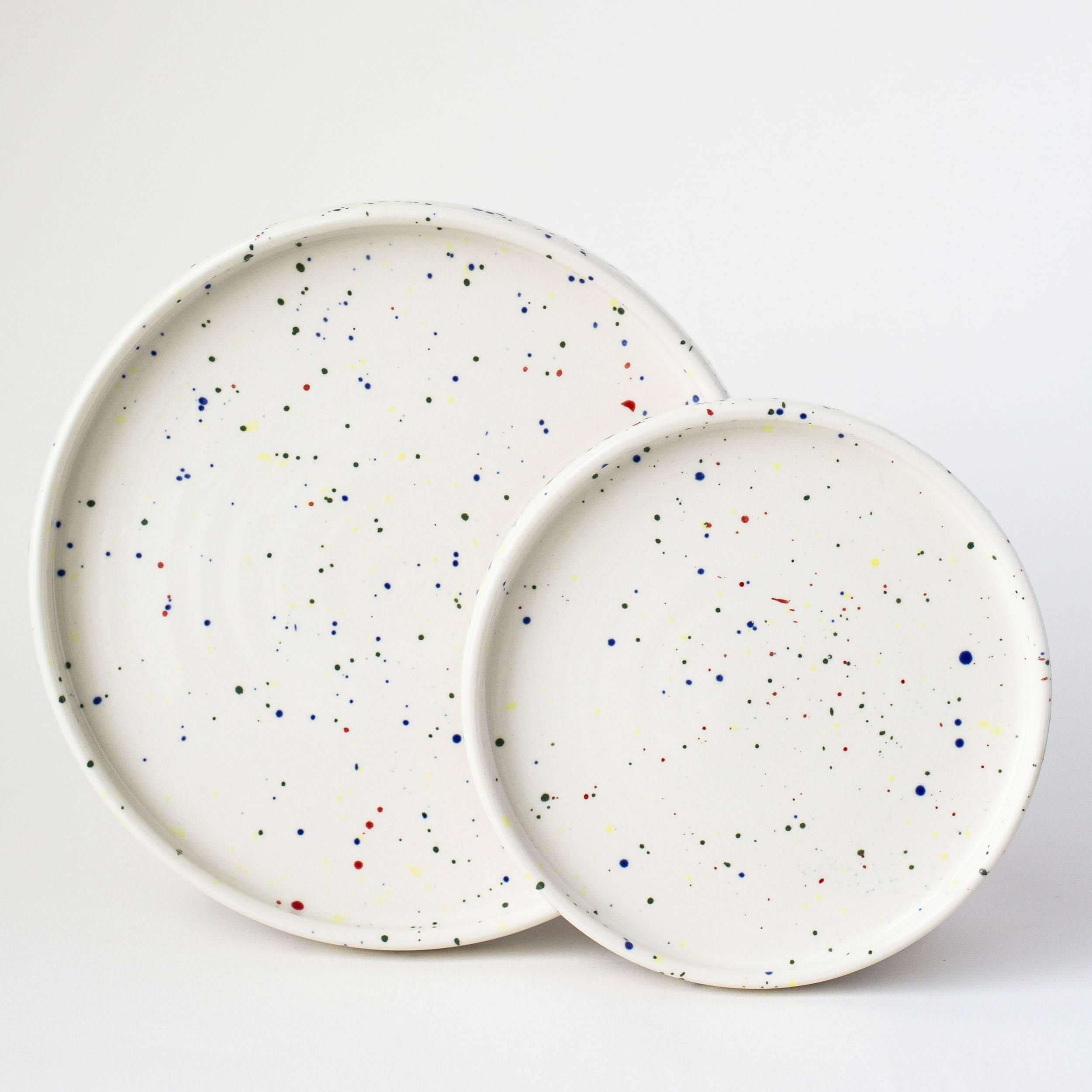 Elegant Set of 4 Plates with Vertical Edges